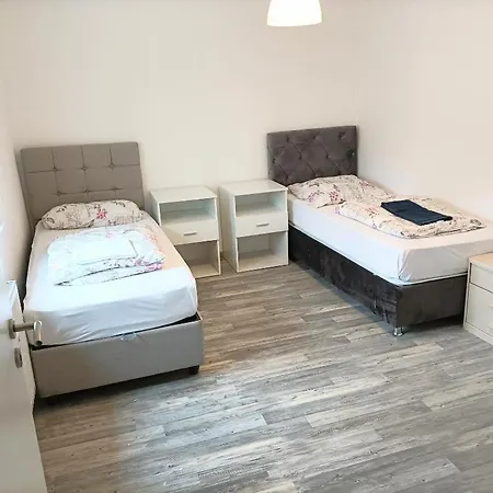 3 Near Frankfurt Apartment *